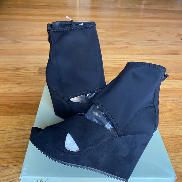 New H&M Black Faux Suede Platform Wedges 7 - Picture 5 of 6